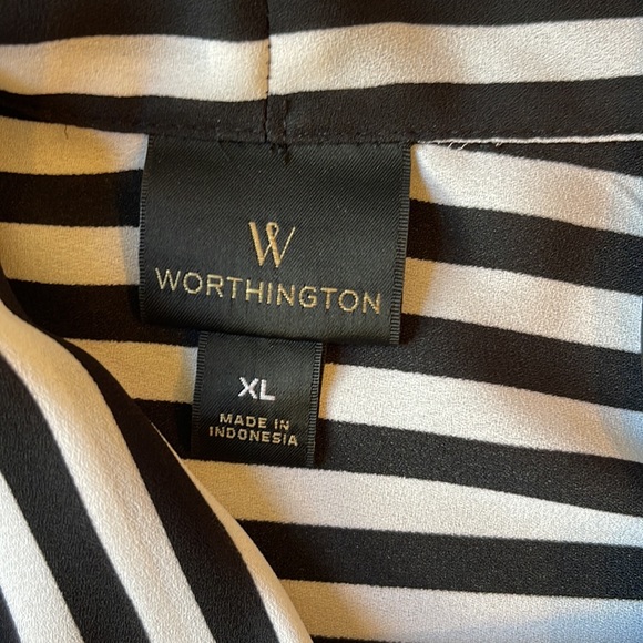 Worthington Black and White Striped Shirt. Great Condition. Smoke free home. - Picture 2 of 2